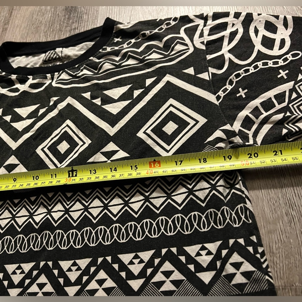 Abstract Geometric 90’s Tee - Picture 4 of 5